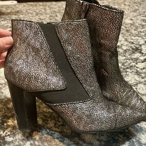 Donald J Pliner Blis Black & Silver Crackle Leather Heels Booties sz 8